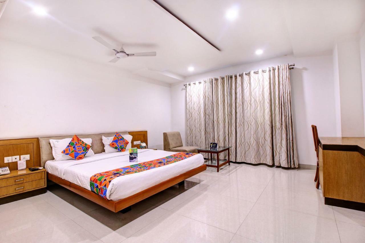 Fabhotel Syberitic Suites Gachibowli - Fully Vaccinated Staff Kondapur  Exterior foto